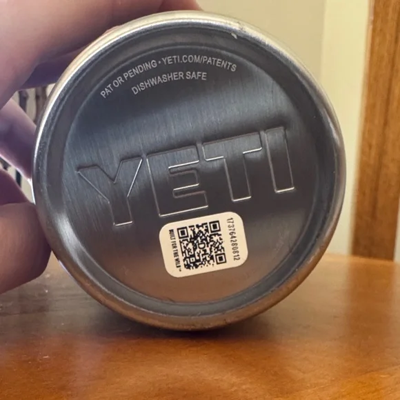 Yeti Navy Blue Rambler Tumbler 20oz with Mag Slider Lid - Picture 4 of 6